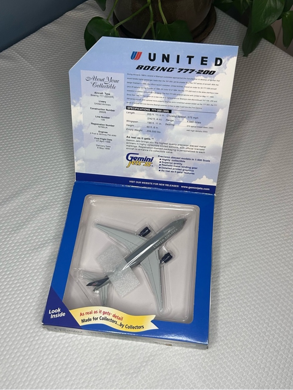 GeminiJets United Boeing 777-200 Model